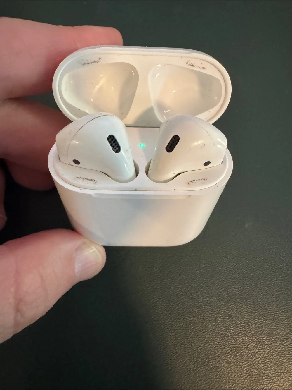 Apple AirPods 2 (only right bud works)
